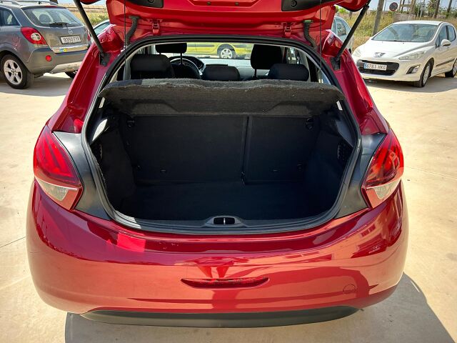 PEUGEOT 208 ALLURE 1.2 E-THP AUTO SPANISH LHD IN SPAIN 82000 MILES SUPERB 2015